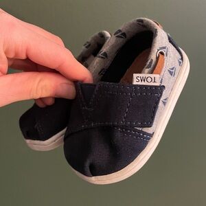 TOMS size 3 baby shoes